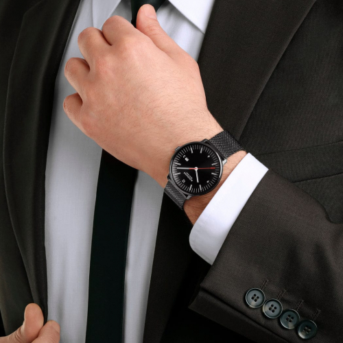 Preview: MONDAINE Armbanduhr MLE.41220.SM Doppio Saphirglas, Milanaise, 41mm, schwarz