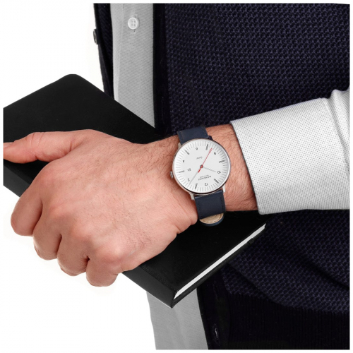 Preview: MONDAINE Armbanduhr MLE.41910.LDV SOLAR Doppio Saphirglas, 41mm, Veganes Apfelleder