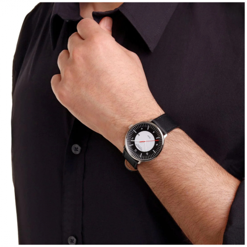 MONDAINE Armbanduhr MLE.41920.LBV SOLAR Doppio Saphirglas, 41mm, Veganes Traubenleder