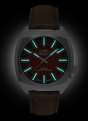 Preview: UMF Ruhla 1466-5, Kaliber 13 Quarz, Saphirglas, Armbanduhr, Rot, Lederband, 42mm