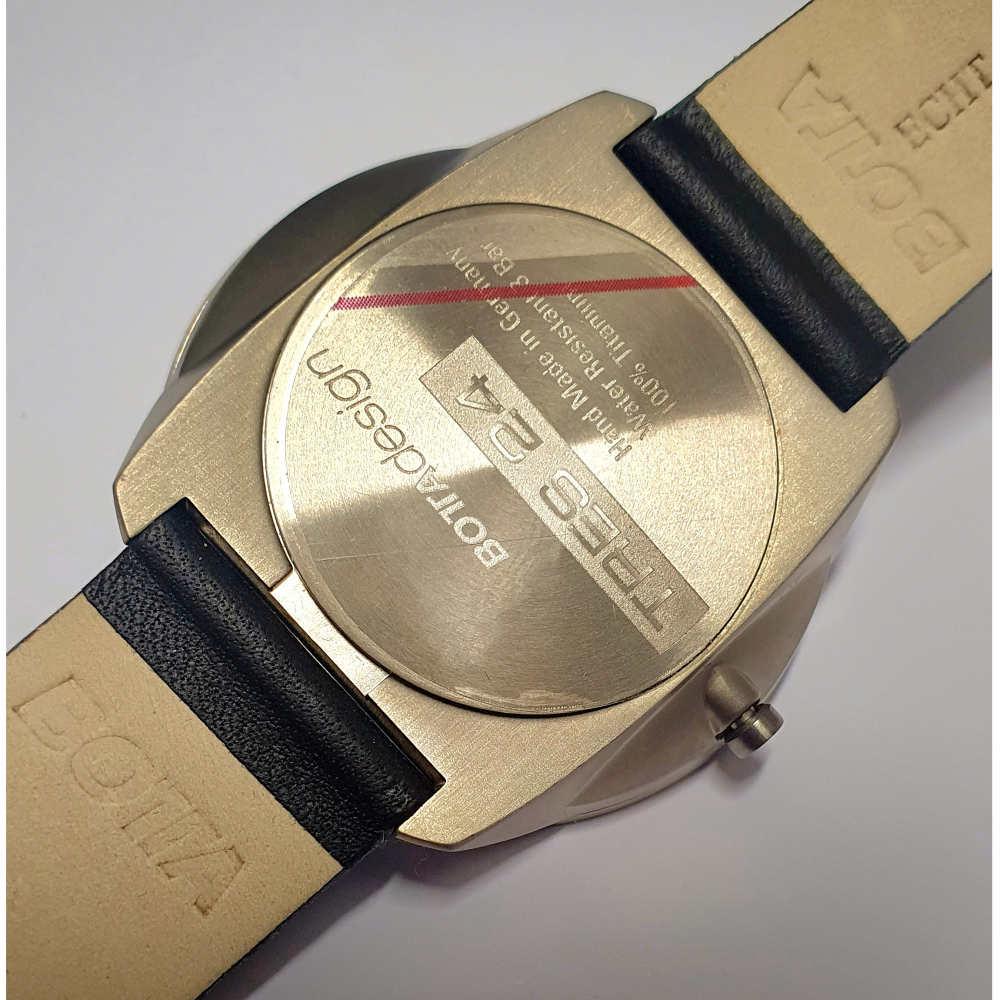 Botta 481910 TRES 24 Quarz von BOTTA, 24 Stunden, Drei Zeiger, Titan, Saphirglas, 40mm