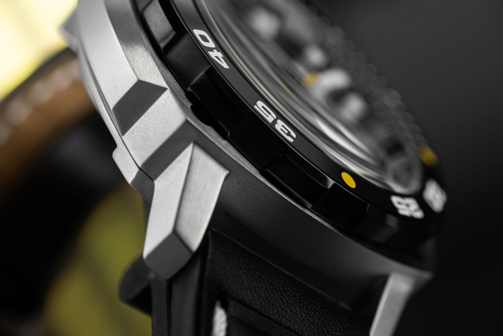 Vostok Europe VK67-​650E725 Herrenuhr Systema Periodicum 'Sulfur' Chronograph