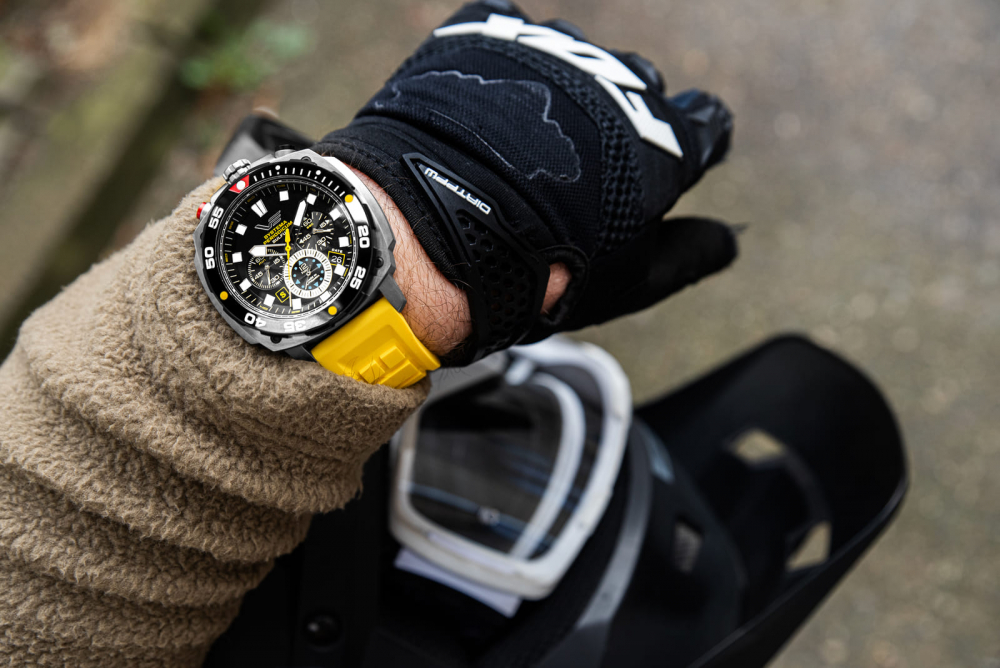 Vostok Europe VK67-​650E725 Herrenuhr Systema Periodicum 'Sulfur' Chronograph
