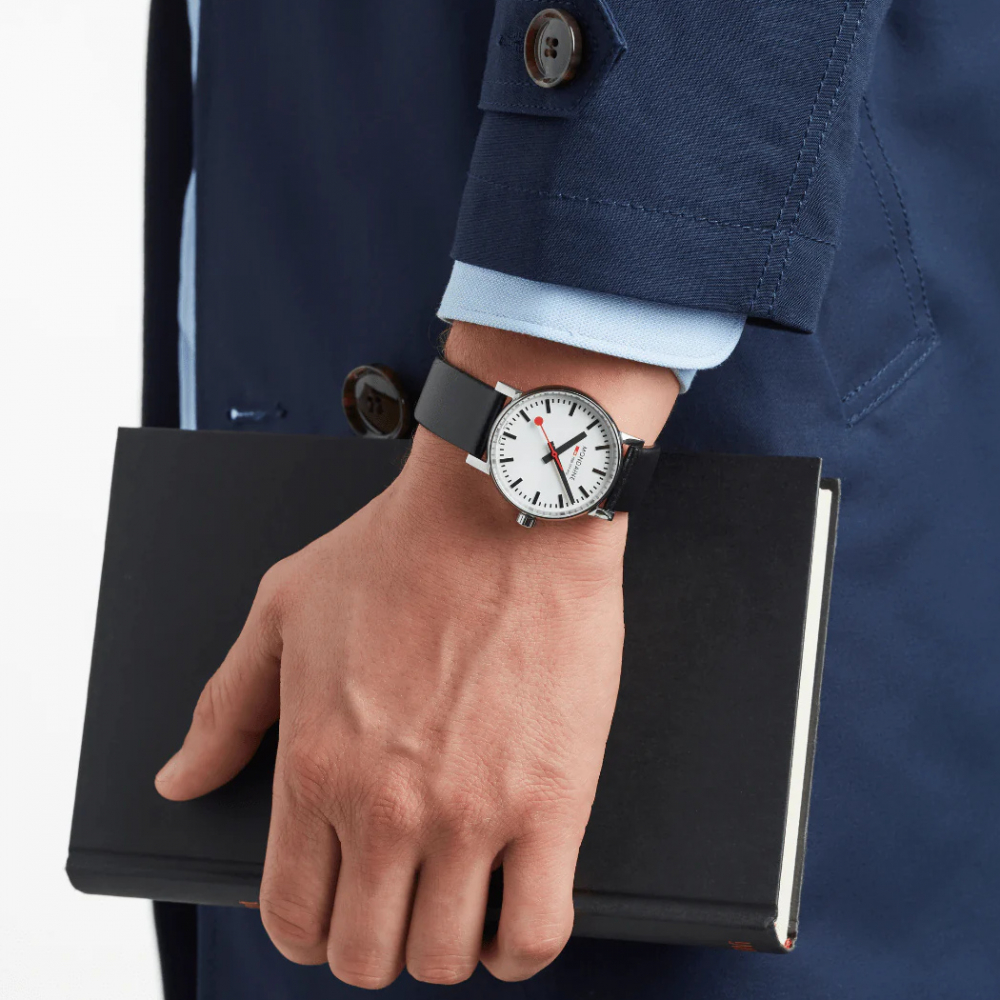 MONDAINE Armbanduhr MSE.35110.LBV 35mm Saphirglas veganes Traubenleder