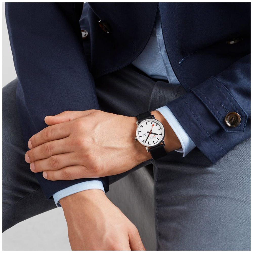 MONDAINE Armbanduhr evo2 Big Date MSE.40210.LBV Saphirglas veganes Traubenleder