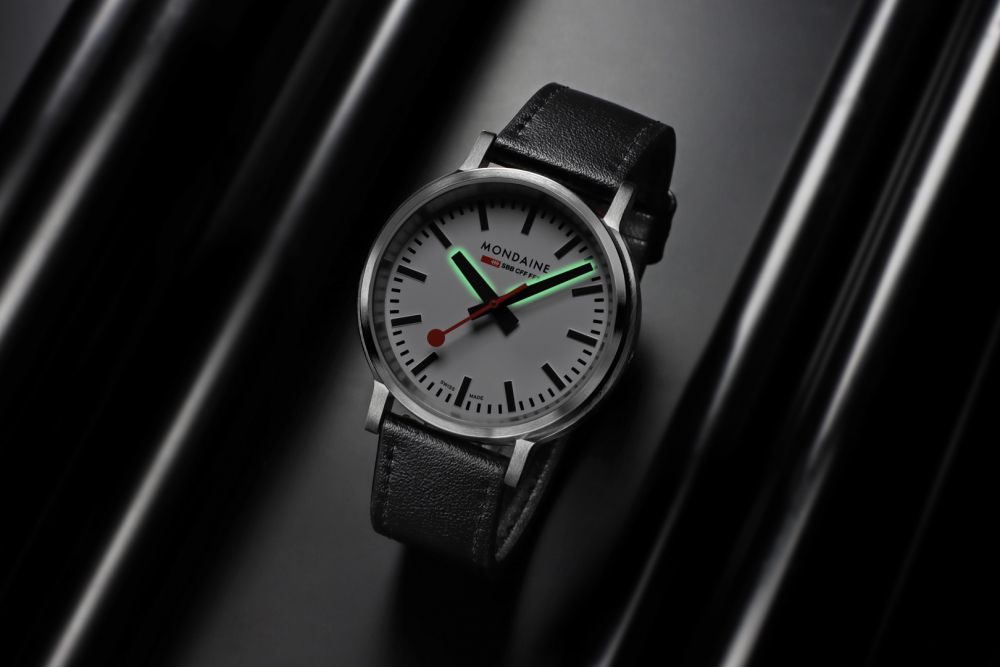 MONDAINE Armbanduhr Edition stop2go BackLight MST.4101B.LBV.1 Saphirglas