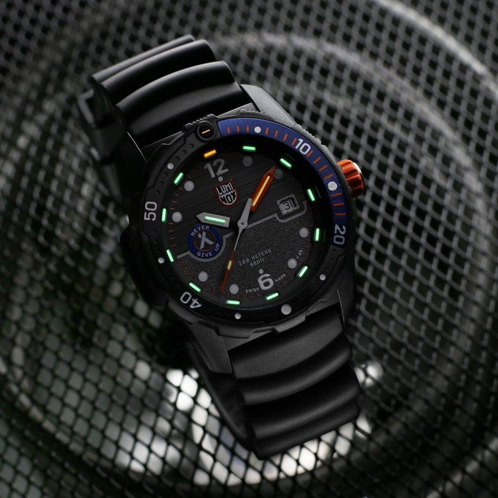 Luminox Bear Grylls Survival XB.3723 Herren Armbanduhr Gehäuse aus CARBONOX™