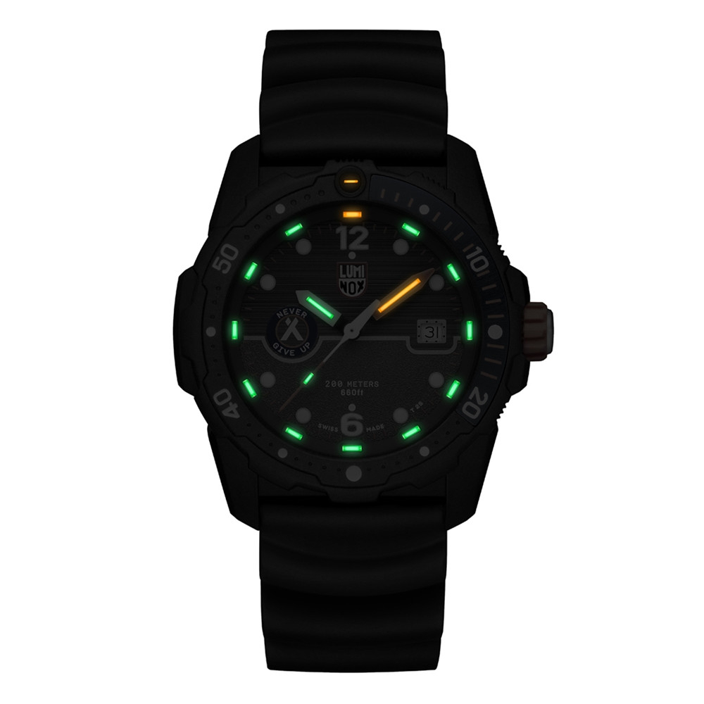 Luminox Bear Grylls Survival XB.3723 Herren Armbanduhr Gehäuse aus CARBONOX™