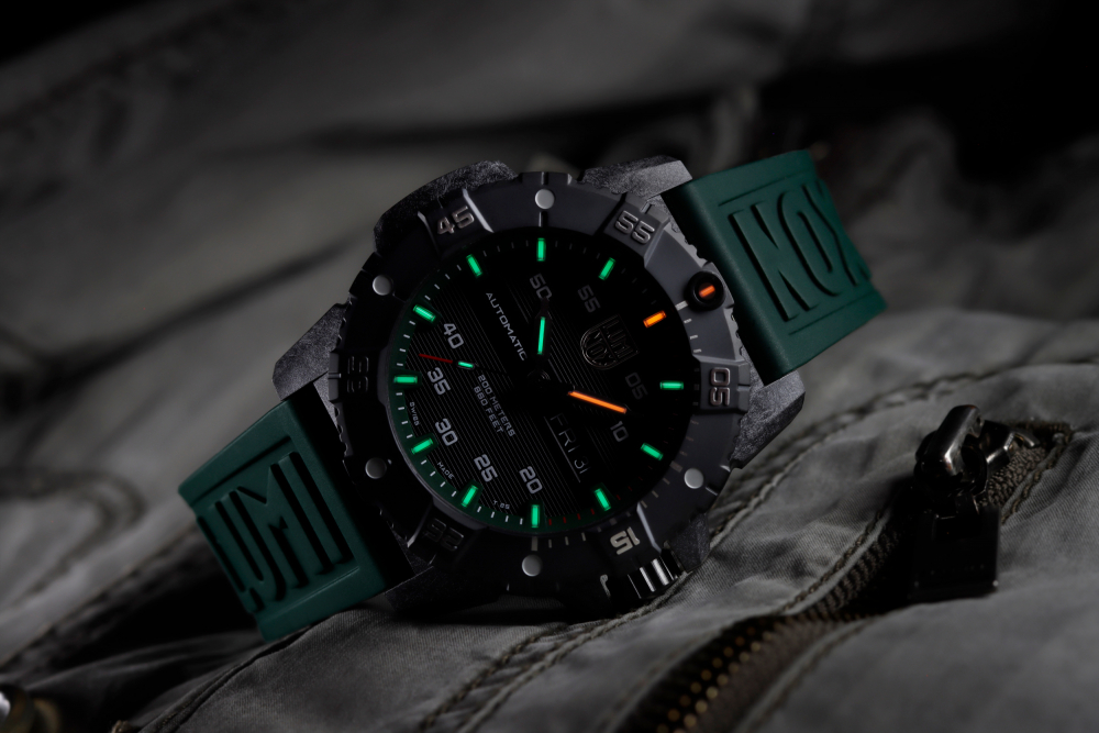Luminox XS.3877 Master Carbon SEAL Automatic Militäruhr Day-Date Saphirglas