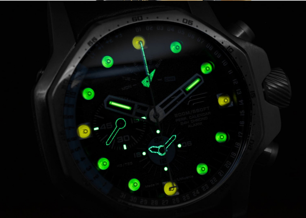 Vostok Europe Armbanduhr Atomic Age Multifunktion YM86-​640C697 Ewiger Kalender