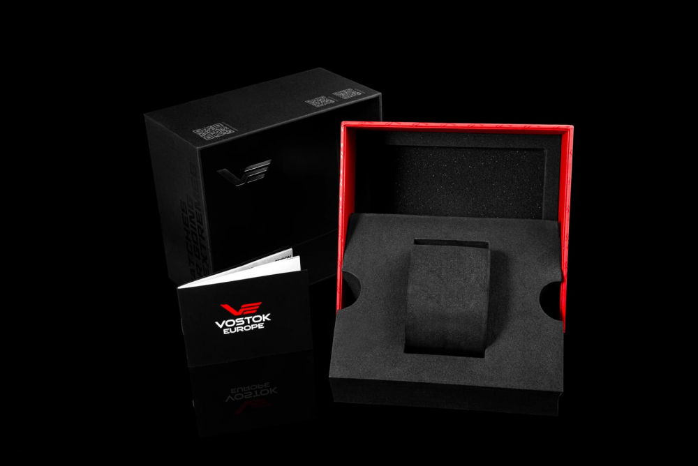 Vostok Europe VK67-​650E725 Herrenuhr Systema Periodicum 'Sulfur' Chronograph