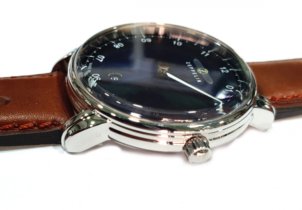 Zeppelin Herren Armbanduhr 8642-3 Monotimer ETA-Quarzwerk Glasboden Einzeiger